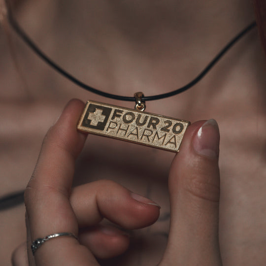 Mary Chainz x Four 20 Pharma Logo Kette gold